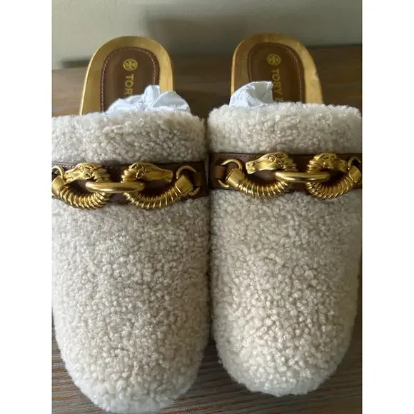 Tory Burch Shearling Clogs Women’s Size 9 Jessa Mules Tan Beige Gold Chain Shoes - Picture 14 of 15